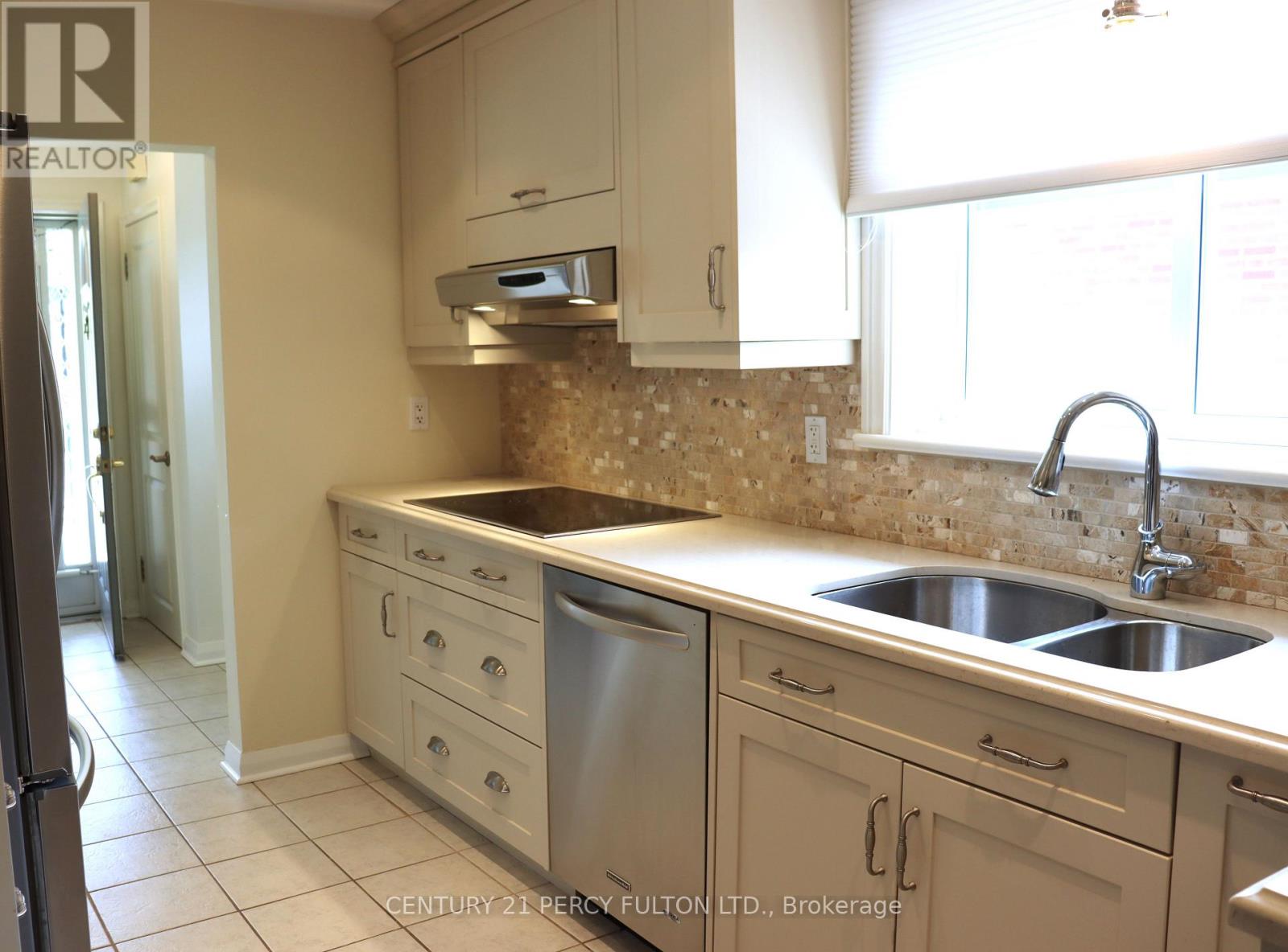 110 Gilroy Drive, Toronto, Ontario  M1P 2A1 - Photo 11 - E13241256