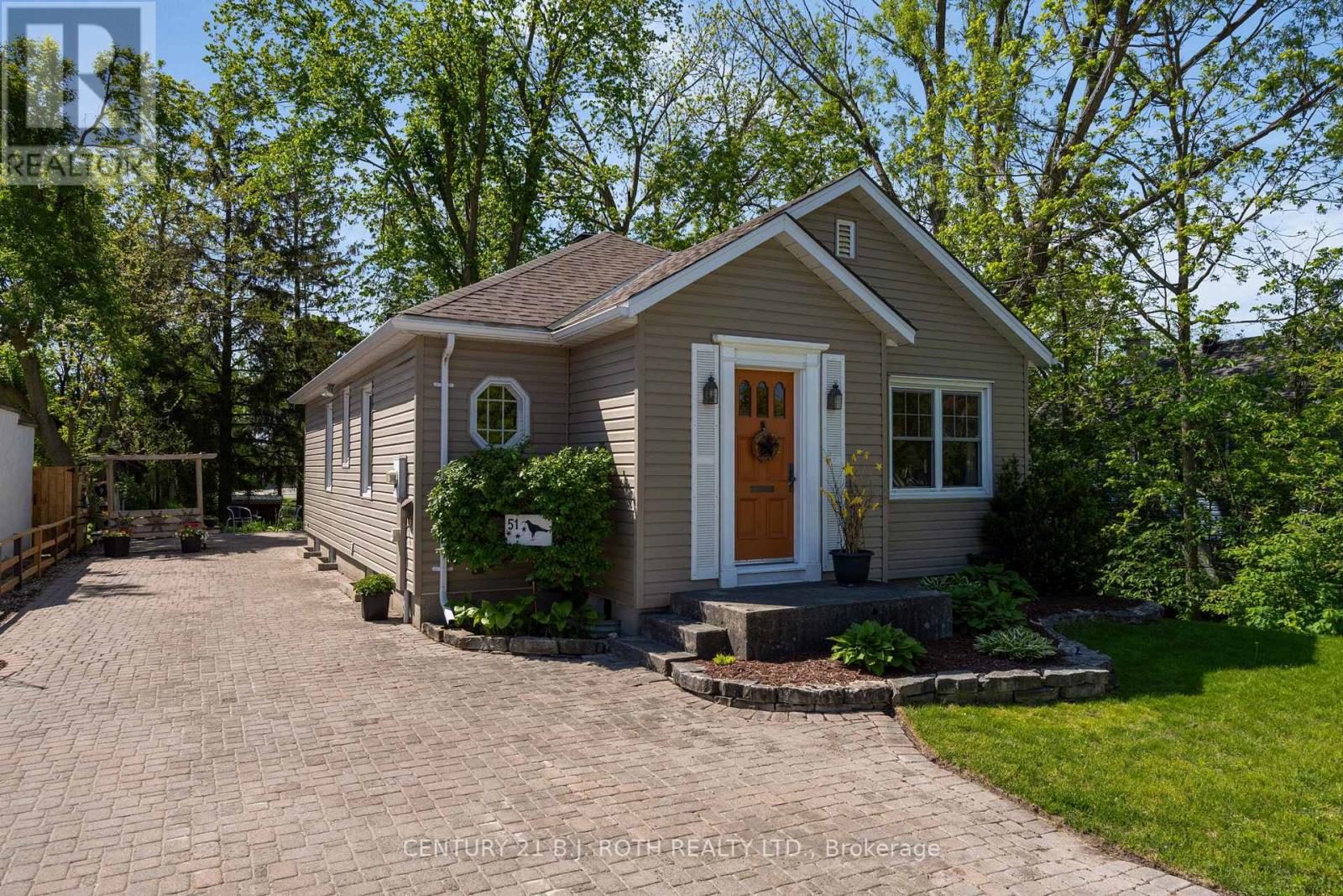 51 HENRY STREET, Barrie, Ontario