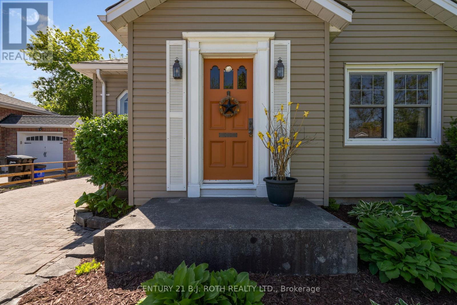 51 Henry Street, Barrie, Ontario  L4N 1C6 - Photo 2 - S13242032