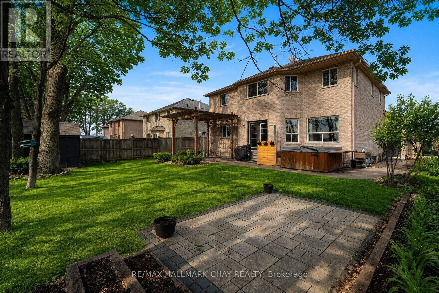 63 Northview Crescent, Barrie (Northwest), Ontario  L4N 9T5 - Photo 3 - S13242046