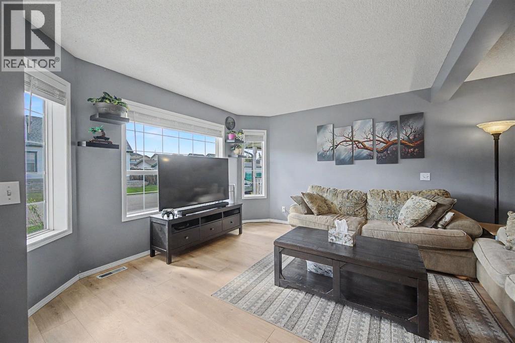279 Hidden Hills Road Nw, Calgary, Alberta  T3A 5X9 - Photo 5 - A2316659