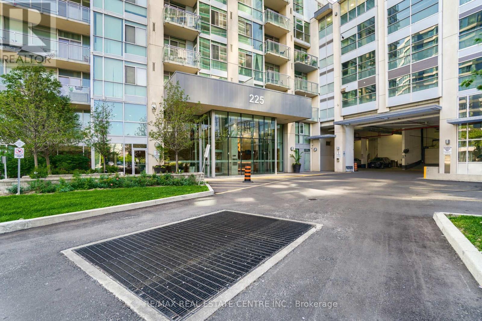 907 - 225 Webb Drive, Mississauga, Ontario  L5B 3Y5 - Photo 2 - W13242006