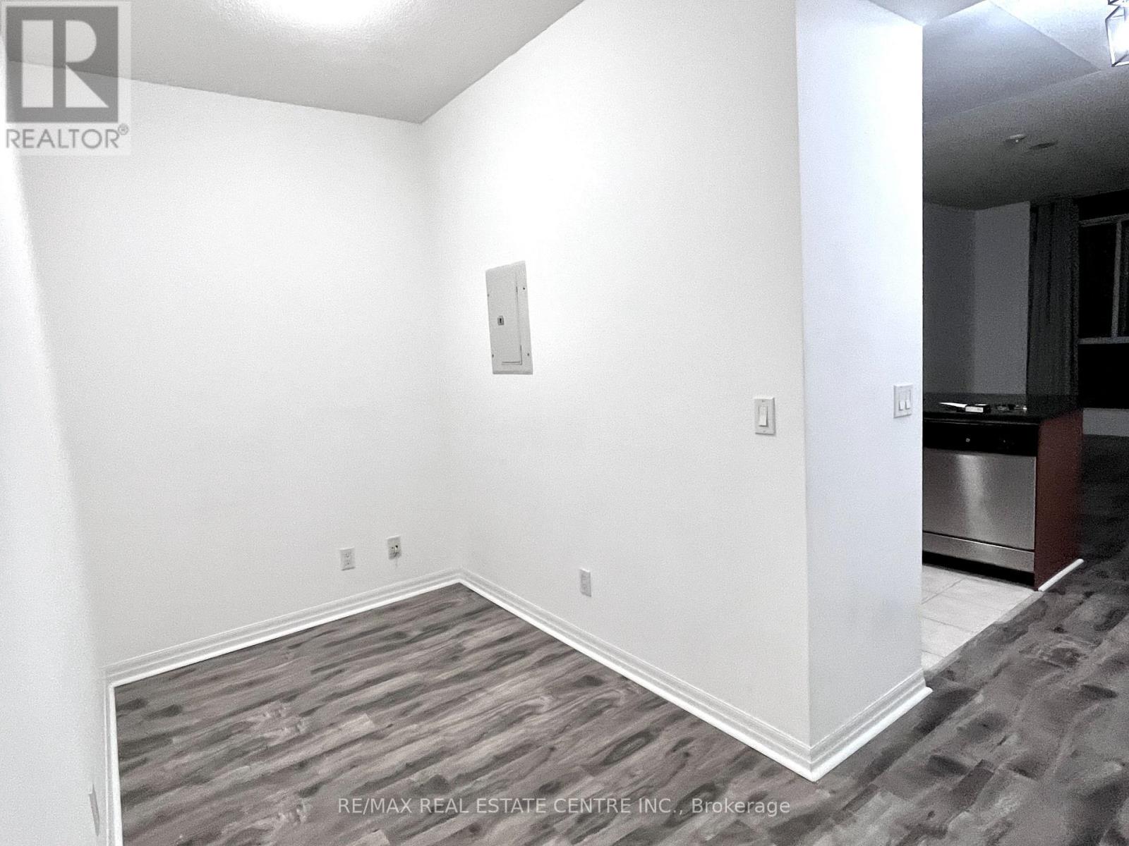 907 - 225 Webb Drive, Mississauga, Ontario  L5B 3Y5 - Photo 7 - W13242006
