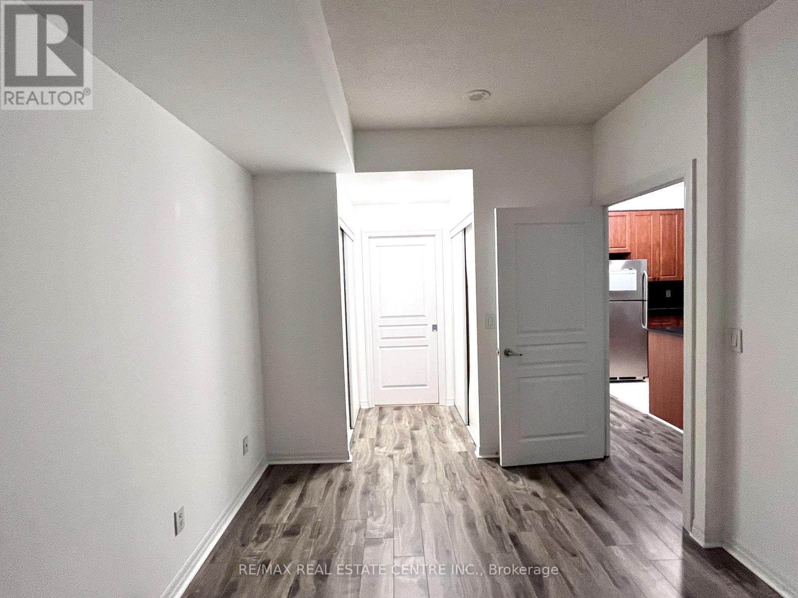 907 - 225 Webb Drive, Mississauga, Ontario  L5B 3Y5 - Photo 8 - W13242006