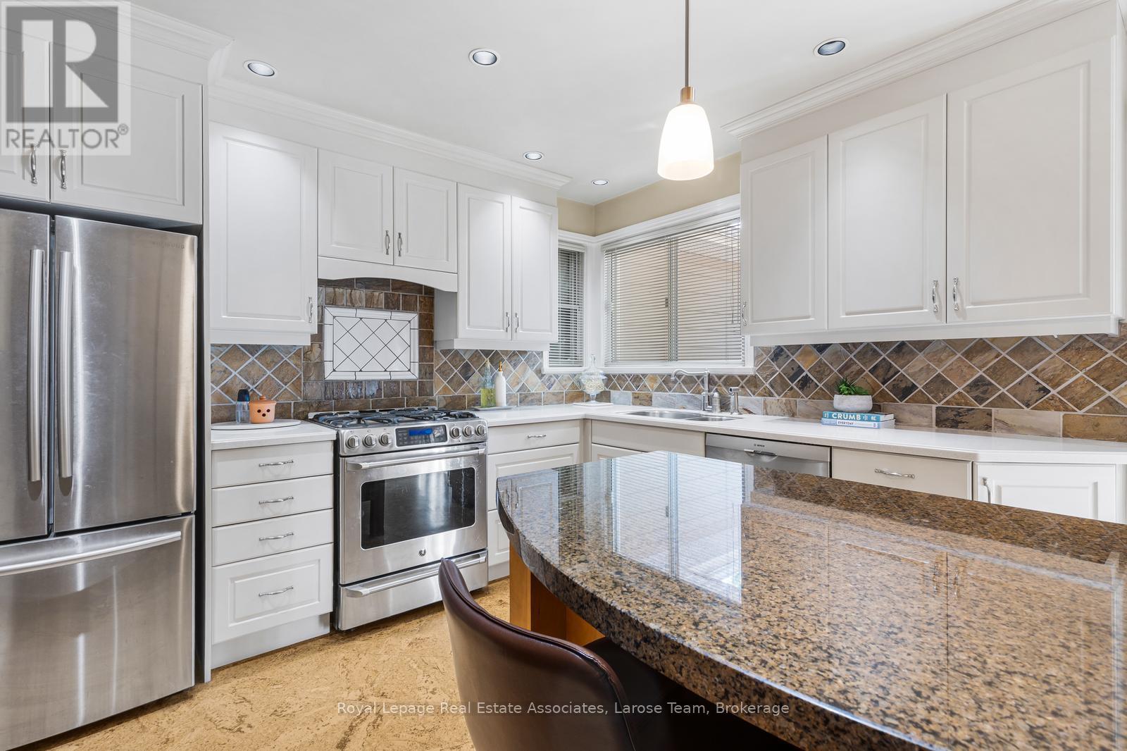 1481 Glenwatson Drive, Mississauga, Ontario  L5E 2V8 - Photo 14 - W13242024
