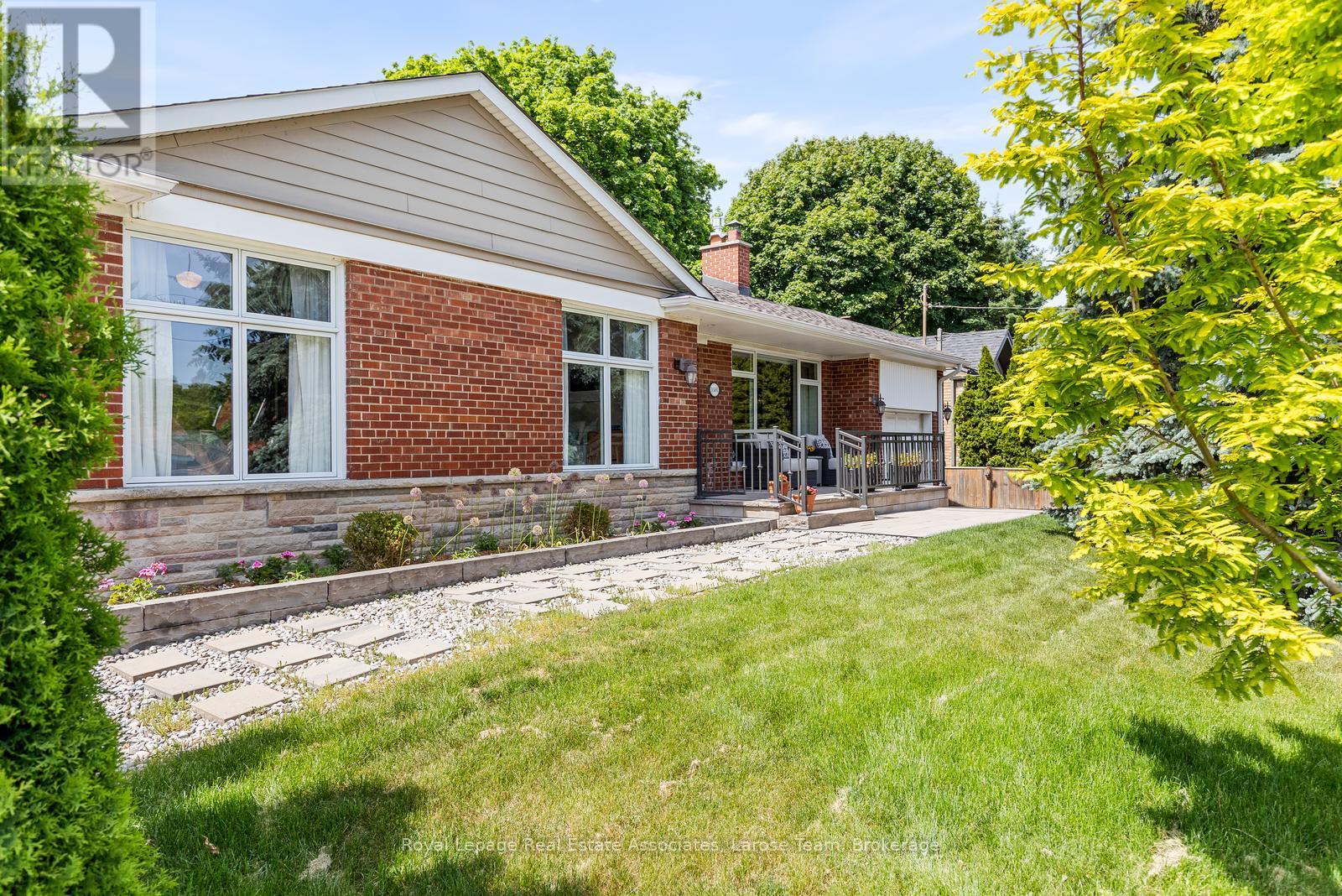 1481 Glenwatson Drive, Mississauga, Ontario  L5E 2V8 - Photo 2 - W13242024