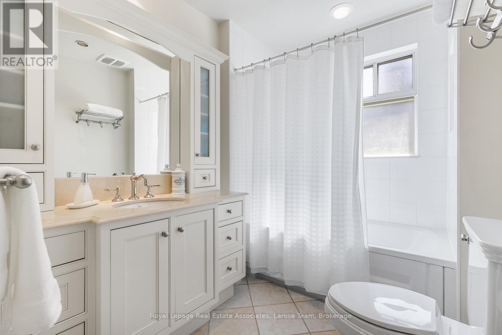 1481 Glenwatson Drive, Mississauga, Ontario  L5E 2V8 - Photo 25 - W13242024