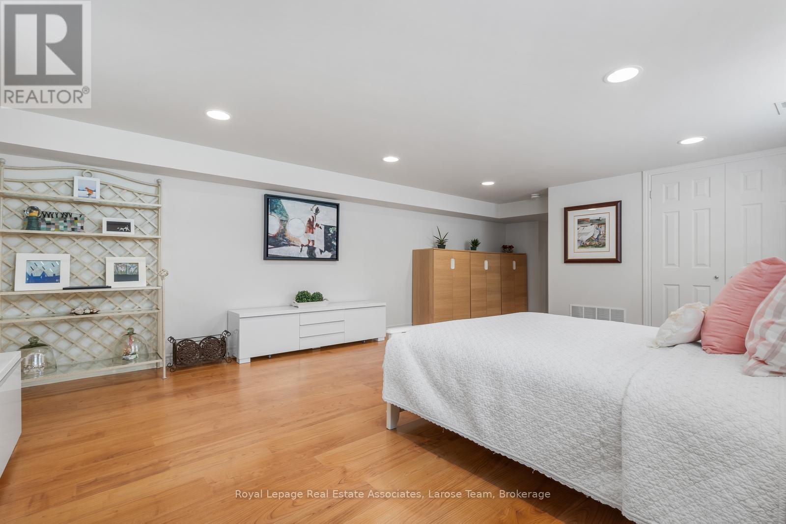 1481 Glenwatson Drive, Mississauga, Ontario  L5E 2V8 - Photo 38 - W13242024