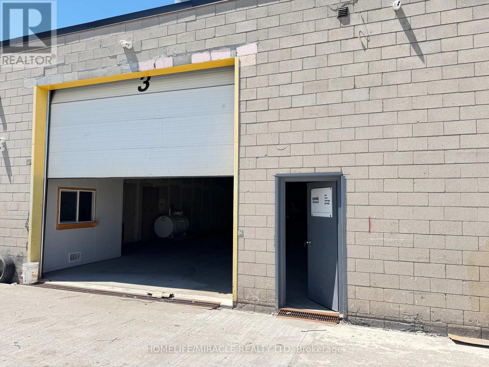 1700 Sismet Road, Mississauga, Ontario  L4W 1R4 - Photo 2 - W13242130