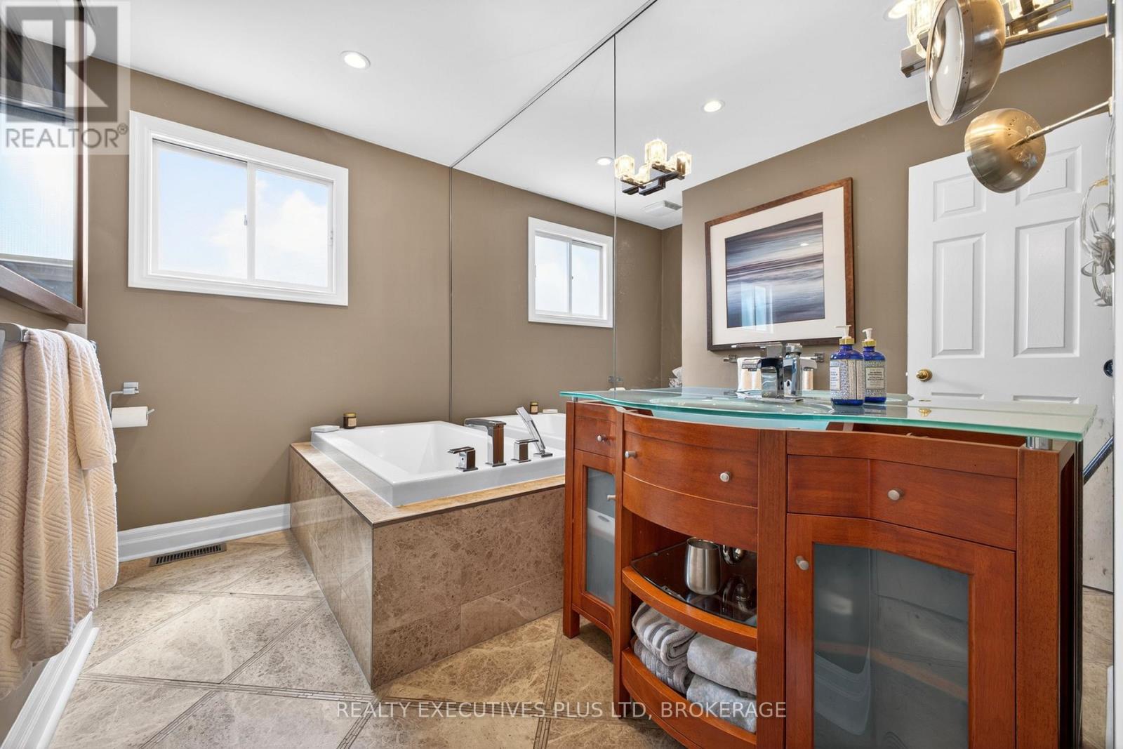 8462 Regan Drive, Niagara Falls, Ontario  L2G 7P7 - Photo 17 - X13242468