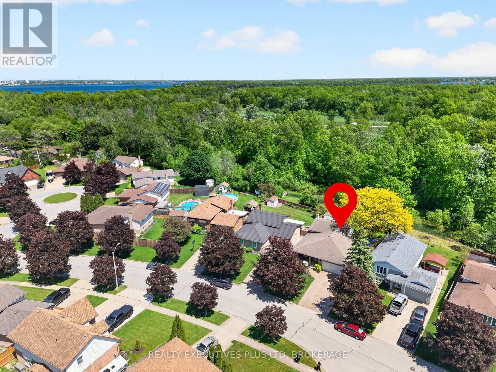 8462 Regan Drive, Niagara Falls, Ontario  L2G 7P7 - Photo 3 - X13242468