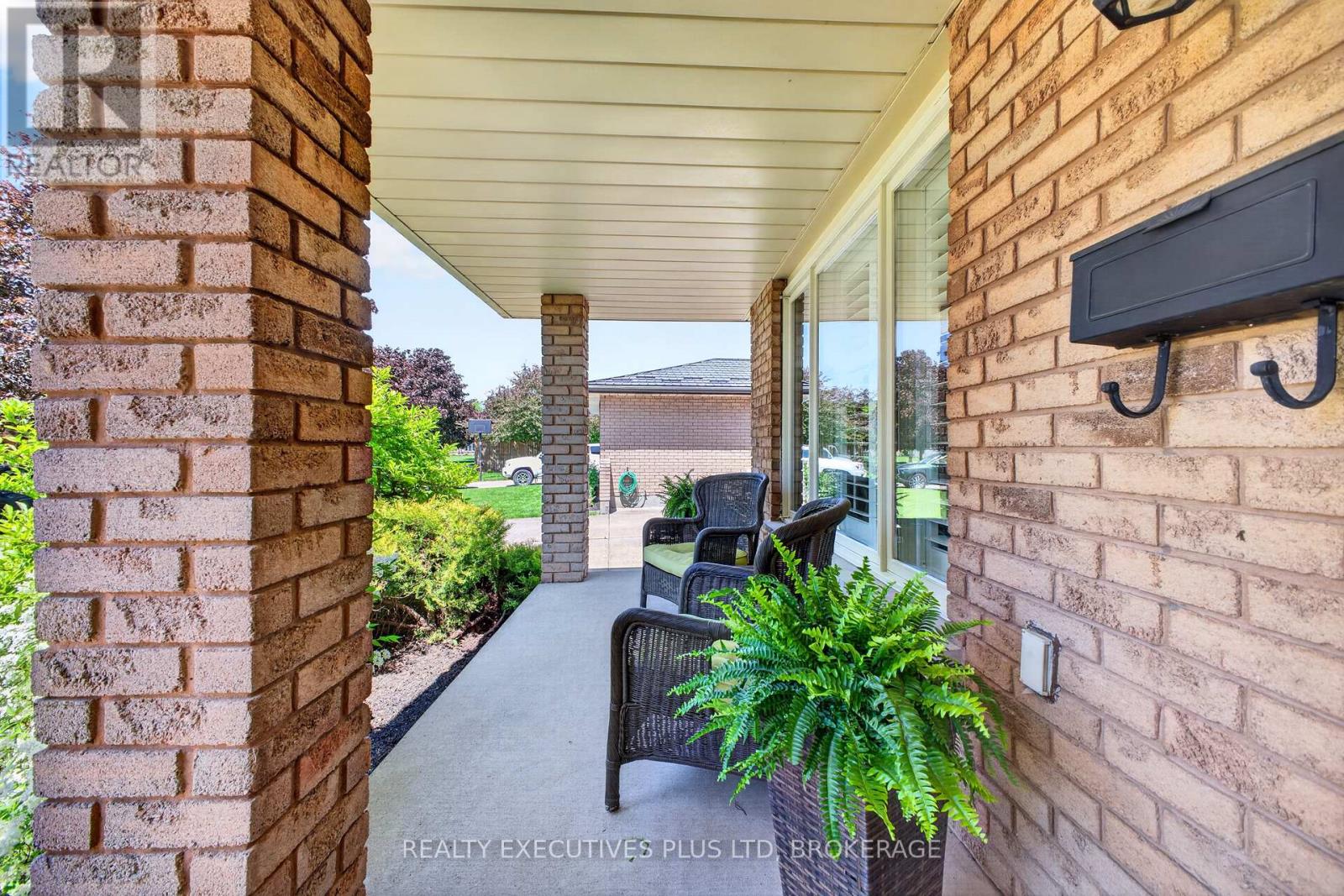 8462 Regan Drive, Niagara Falls, Ontario  L2G 7P7 - Photo 6 - X13242468