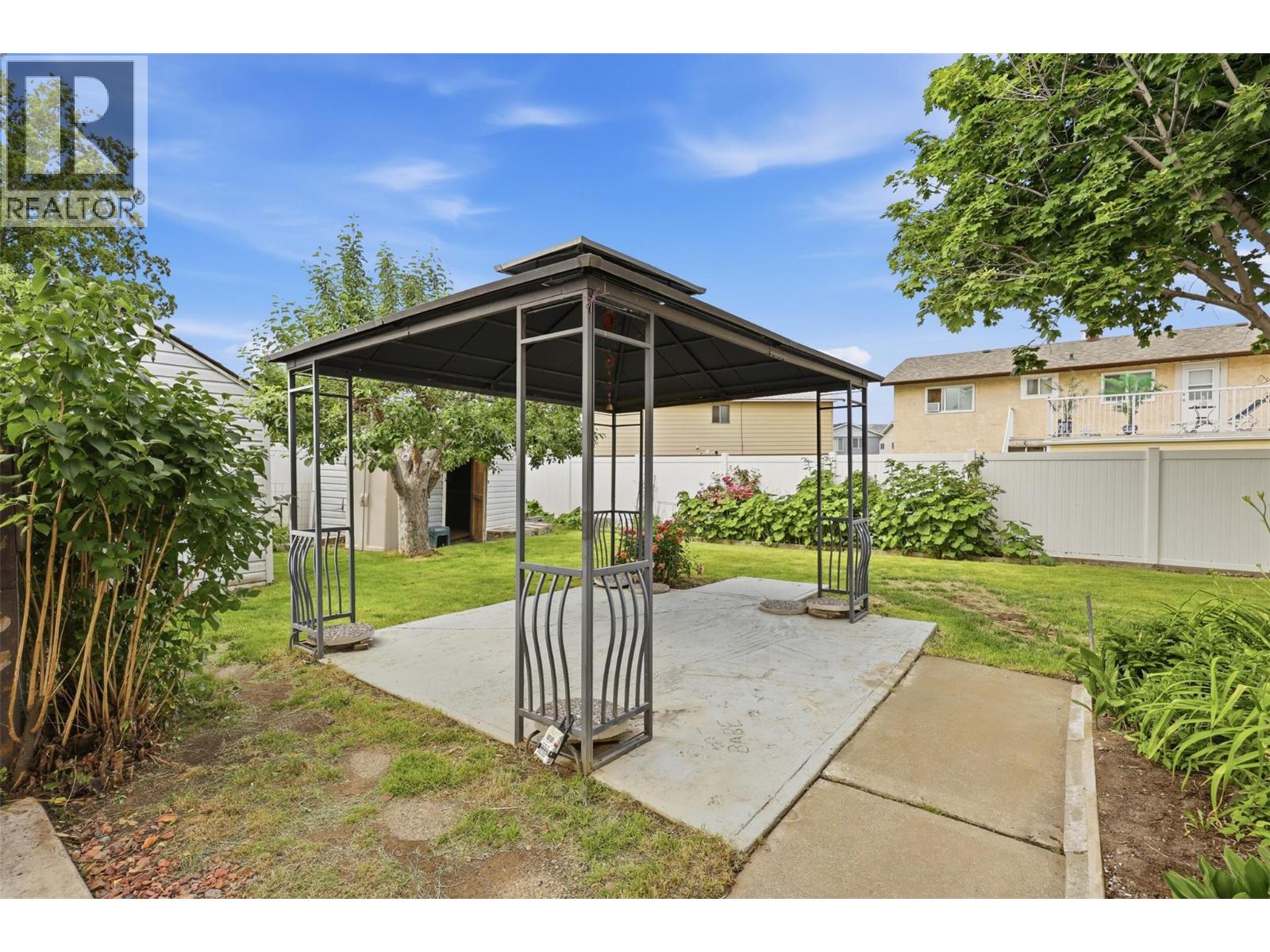 2641 Young Place, Kamloops, British Columbia  V2B 8A4 - Photo 3 - 10389828