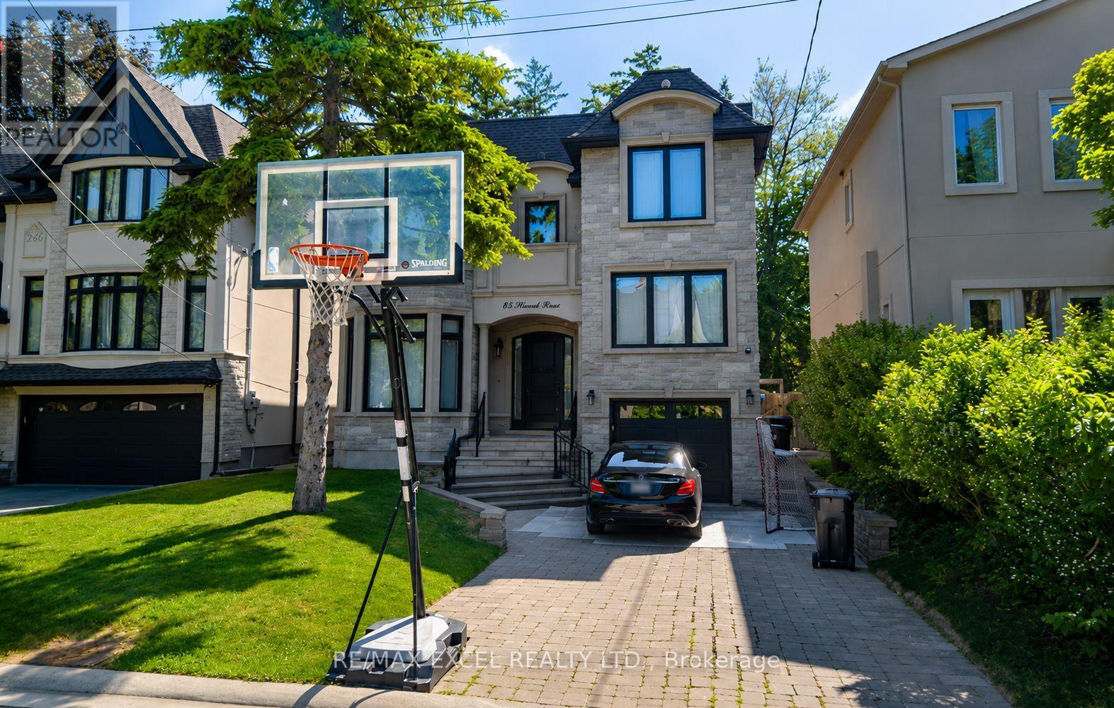 45 STUART CRESCENT, Toronto, Ontario