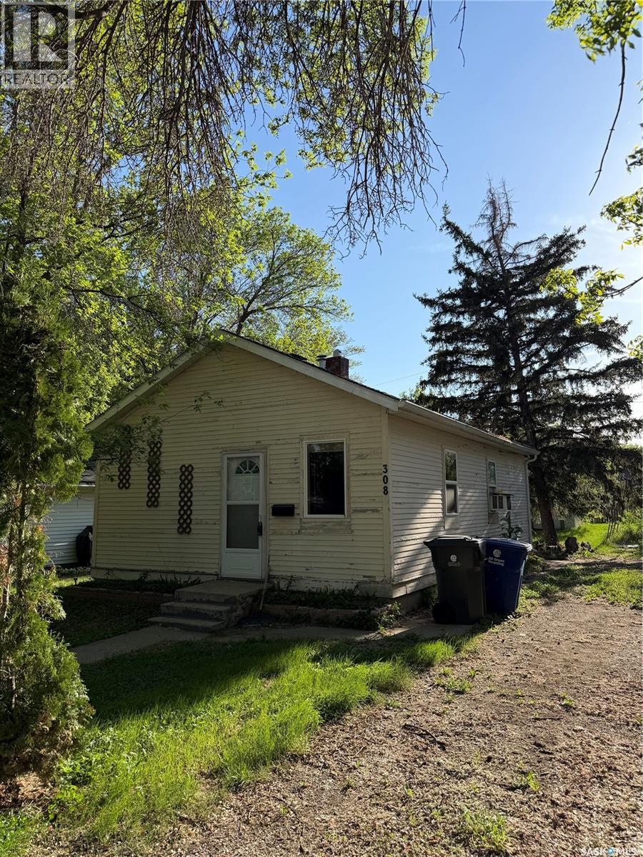 308 1st Street E, Delisle, Saskatchewan  S0L 0P0 - Photo 2 - SK037255