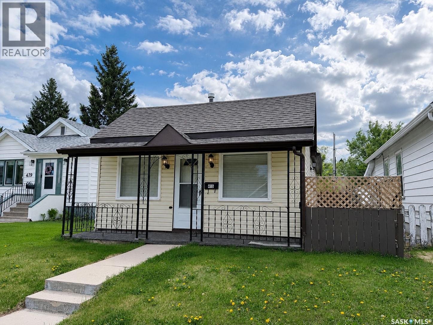 415 8th Street E, Prince Albert, Saskatchewan  S6V 0V8 - Photo 2 - SK038302