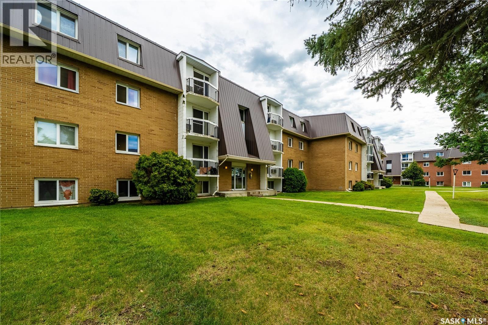 11 35 Centennial Street, Regina, Saskatchewan  S4S 6P8 - Photo 2 - SK038298