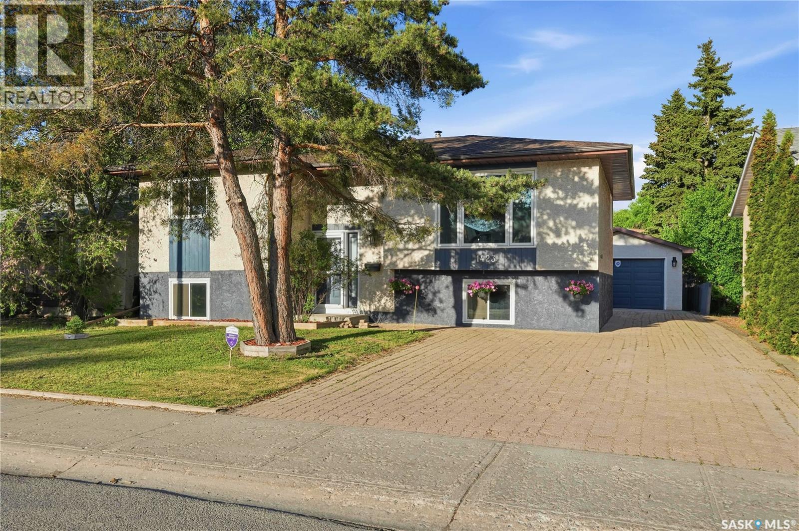 1423 Fleet Street, Regina, Saskatchewan  S4N 5R6 - Photo 2 - SK038186