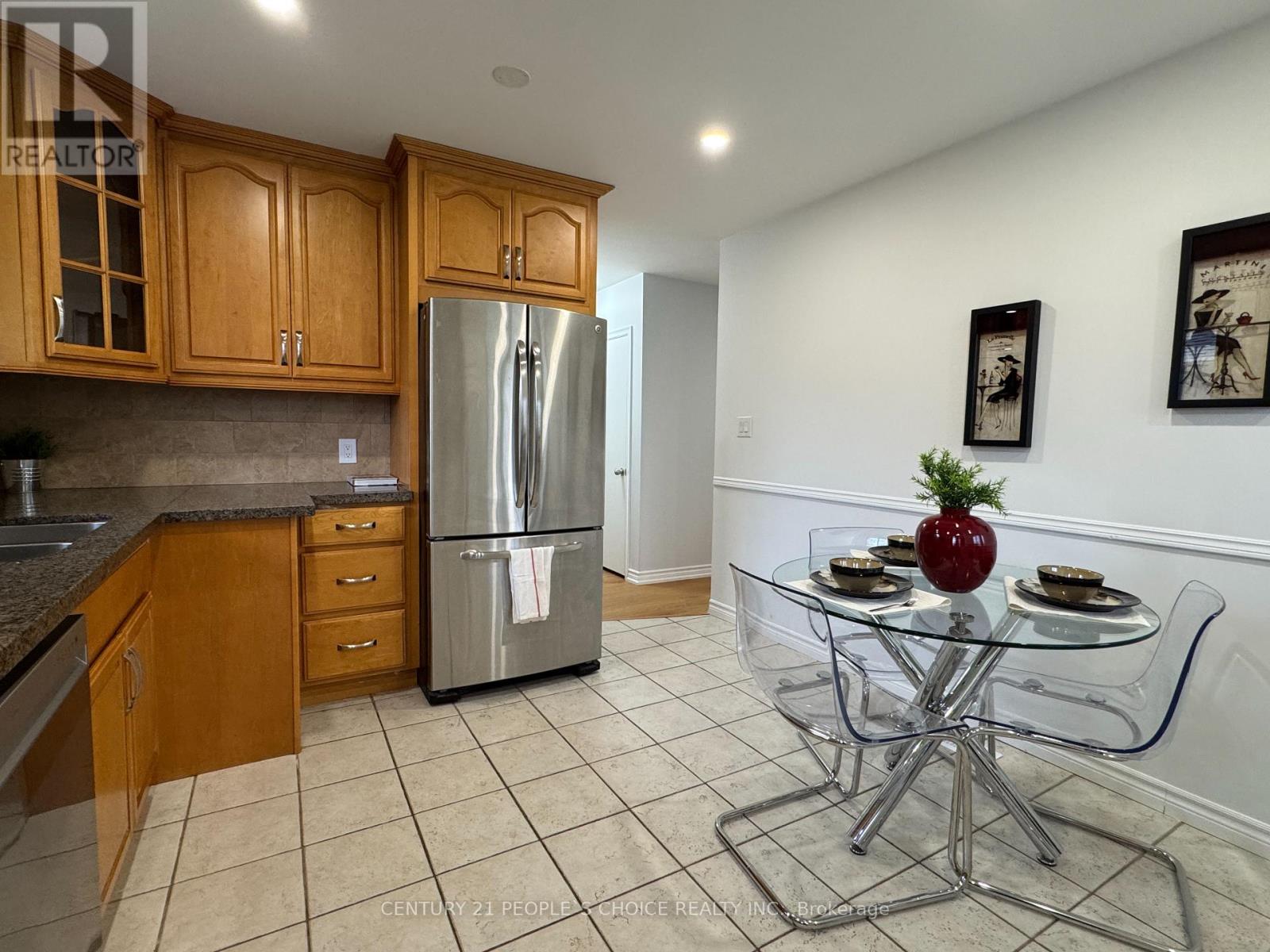 586 Central Pk Boulevard N, Oshawa, Ontario  L1G 6A4 - Photo 7 - E13242390