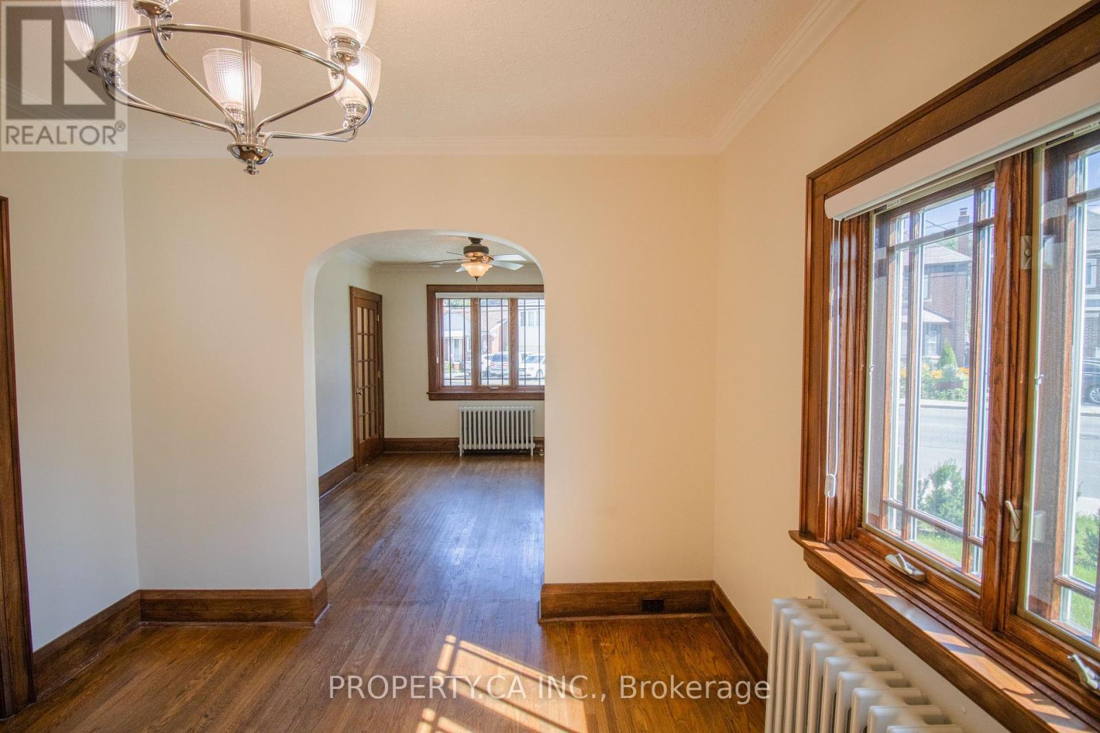 482 Donlands Avenue, Toronto, Ontario  M4J 3S6 - Photo 11 - E13242394