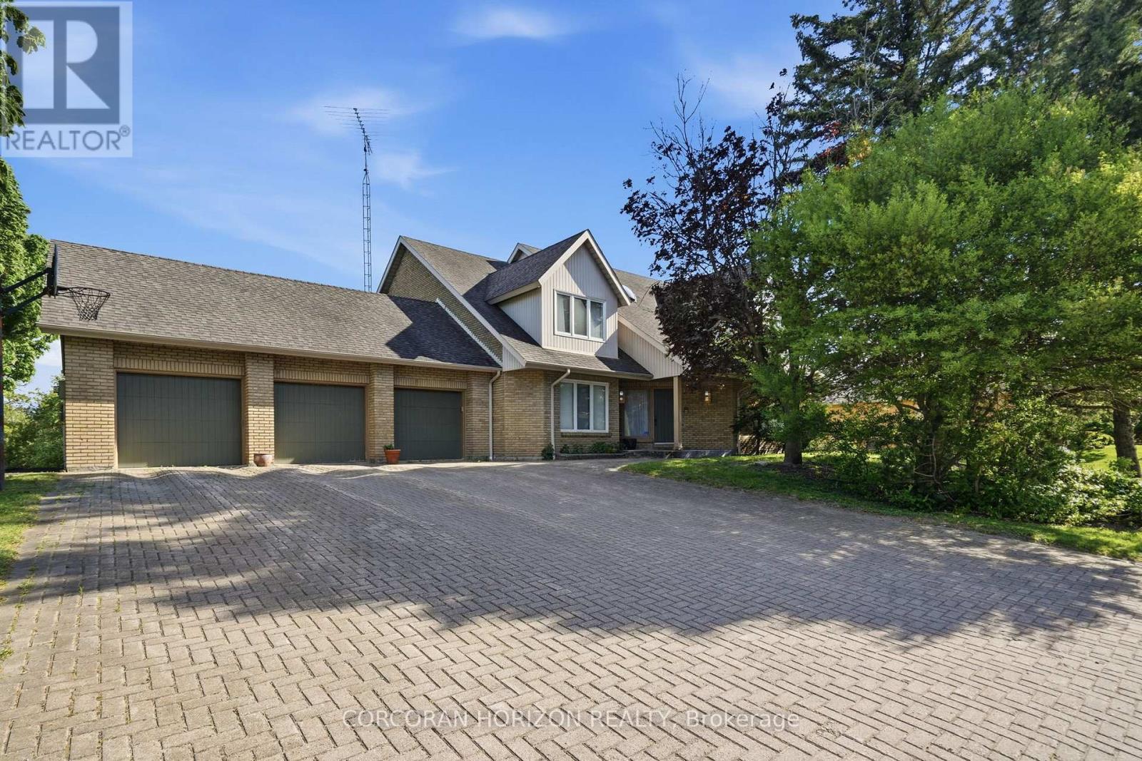 18 Curtis Crescent, King, Ontario  L7B 1C3 - Photo 2 - N13242386