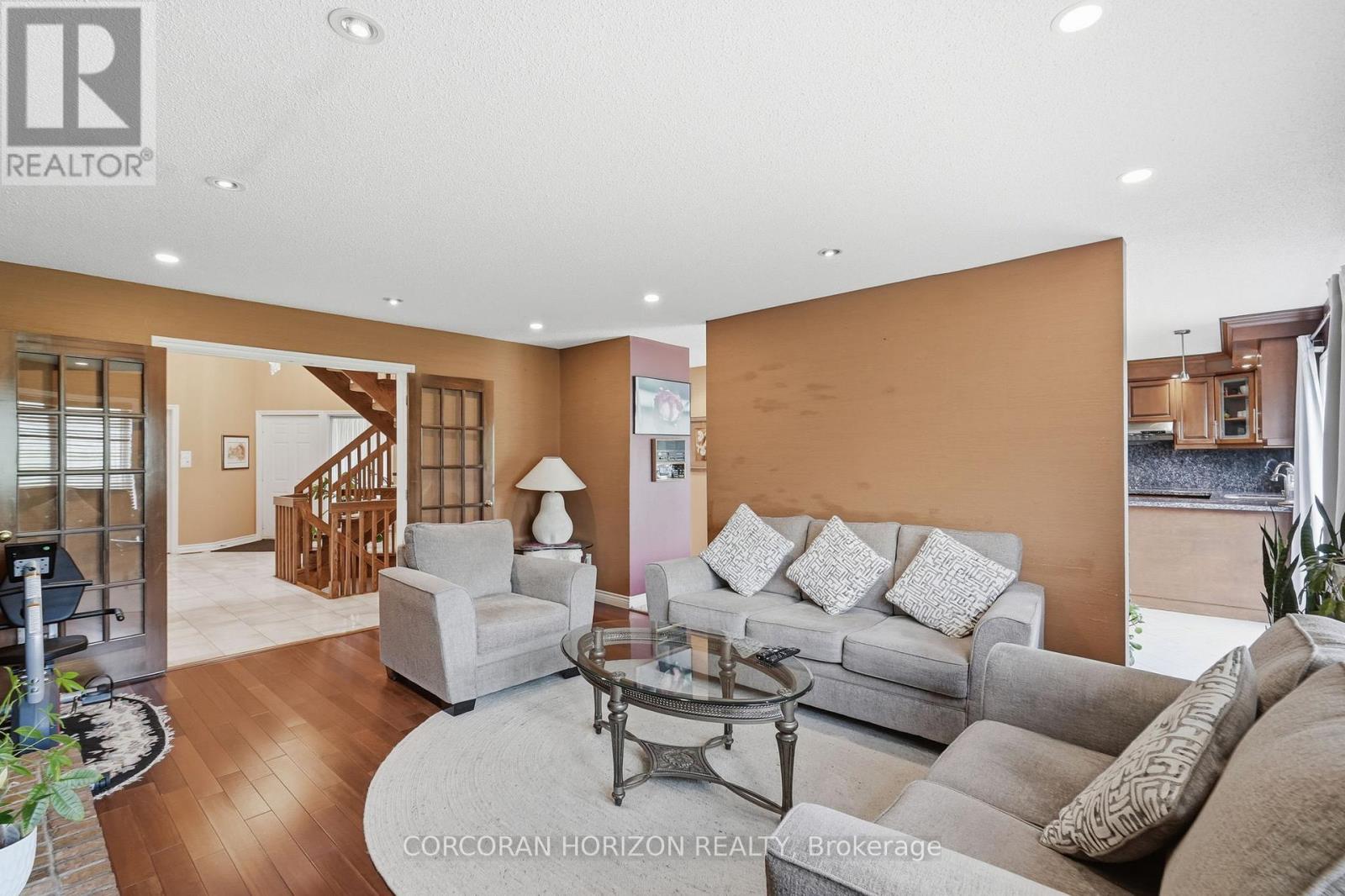 18 Curtis Crescent, King, Ontario  L7B 1C3 - Photo 5 - N13242386