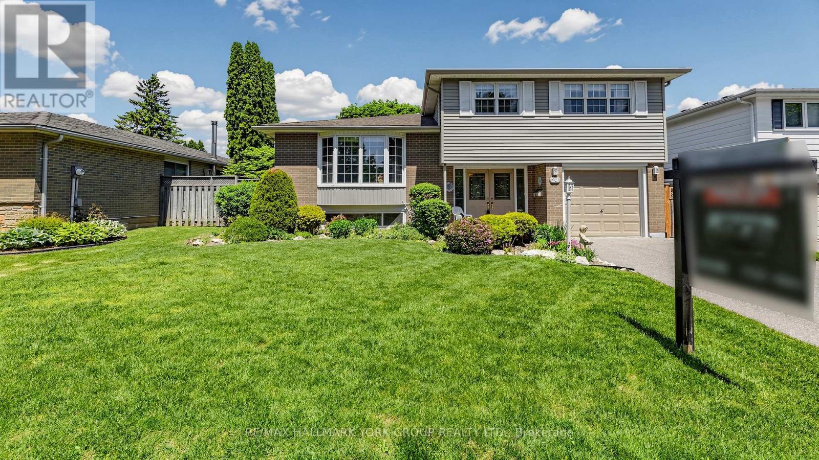 24 Devins Drive, Aurora, Ontario  L4G 2Z1 - Photo 5 - N13242488