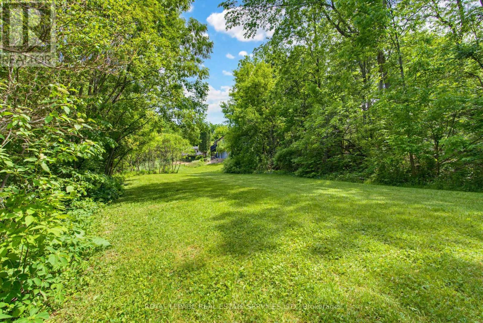 18 Cherry Street, Halton Hills, Ontario  L7G 3J8 - Photo 9 - W12933612