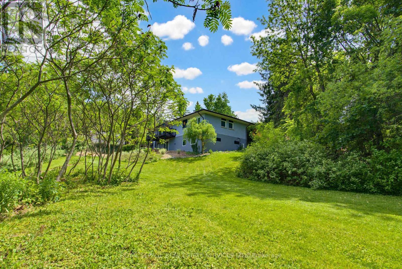 18 Cherry Street, Halton Hills, Ontario  L7G 3J8 - Photo 8 - W12933612