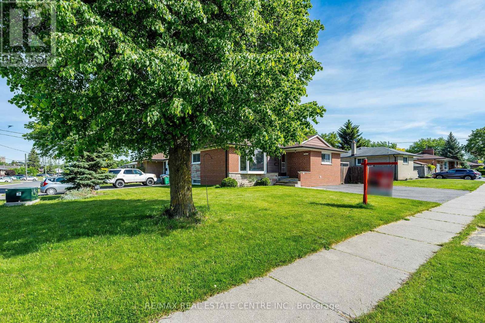 2 Milner Road, Brampton, Ontario  L6W 3A5 - Photo 4 - W13241512