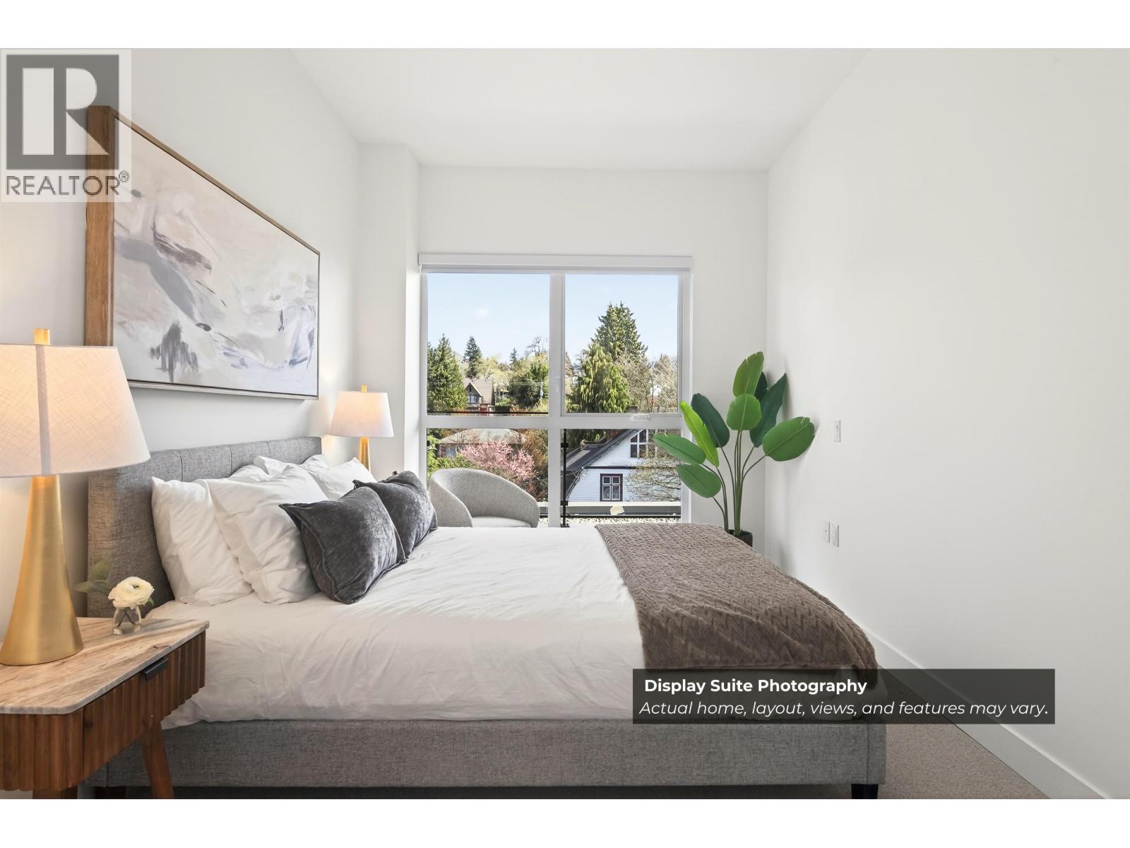 204 333 St. Davids Avenue, North Vancouver, British Columbia  V7L 3N7 - Photo 3 - R3132015