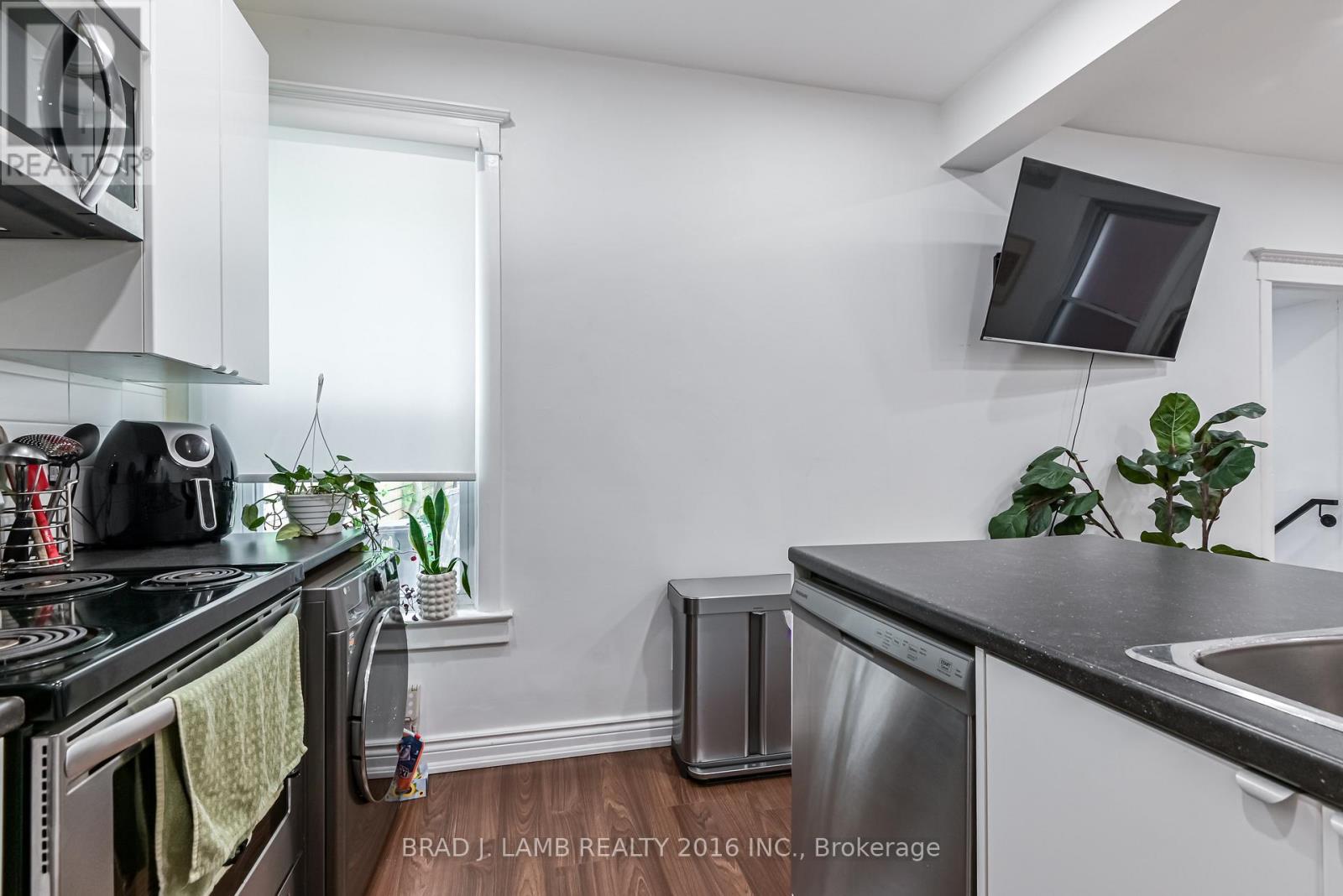 2 - 56 Wright Avenue, Toronto, Ontario  M6R 1K8 - Photo 12 - W13242528