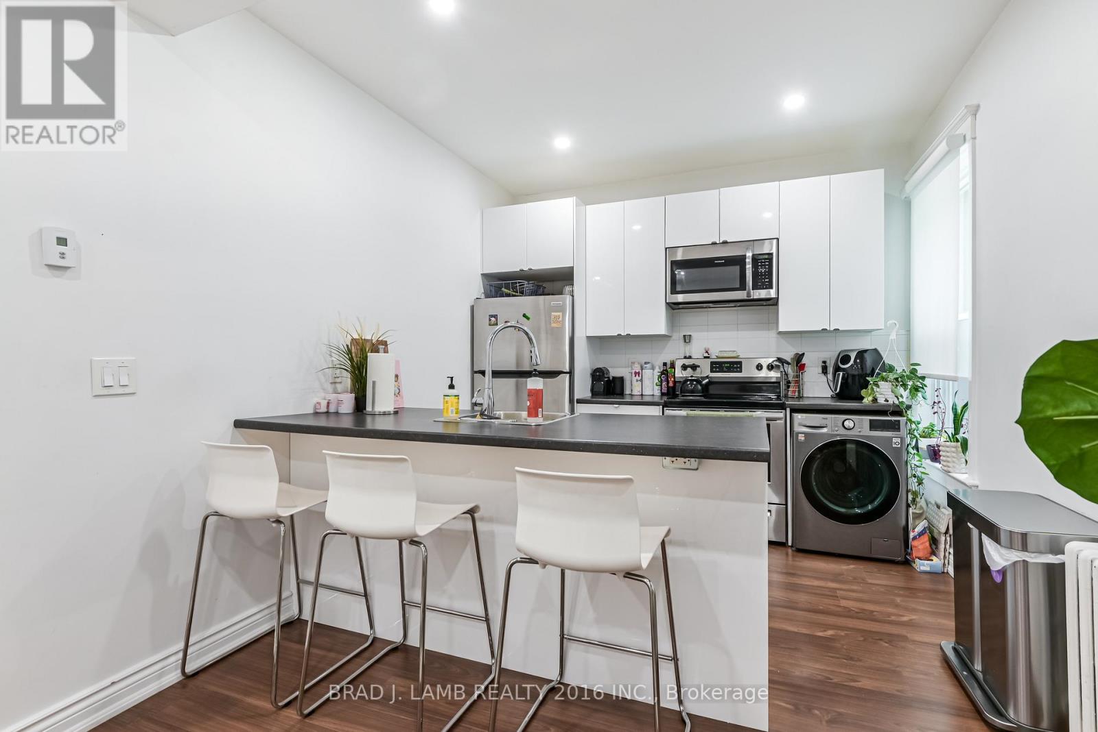 2 - 56 Wright Avenue, Toronto, Ontario  M6R 1K8 - Photo 8 - W13242528