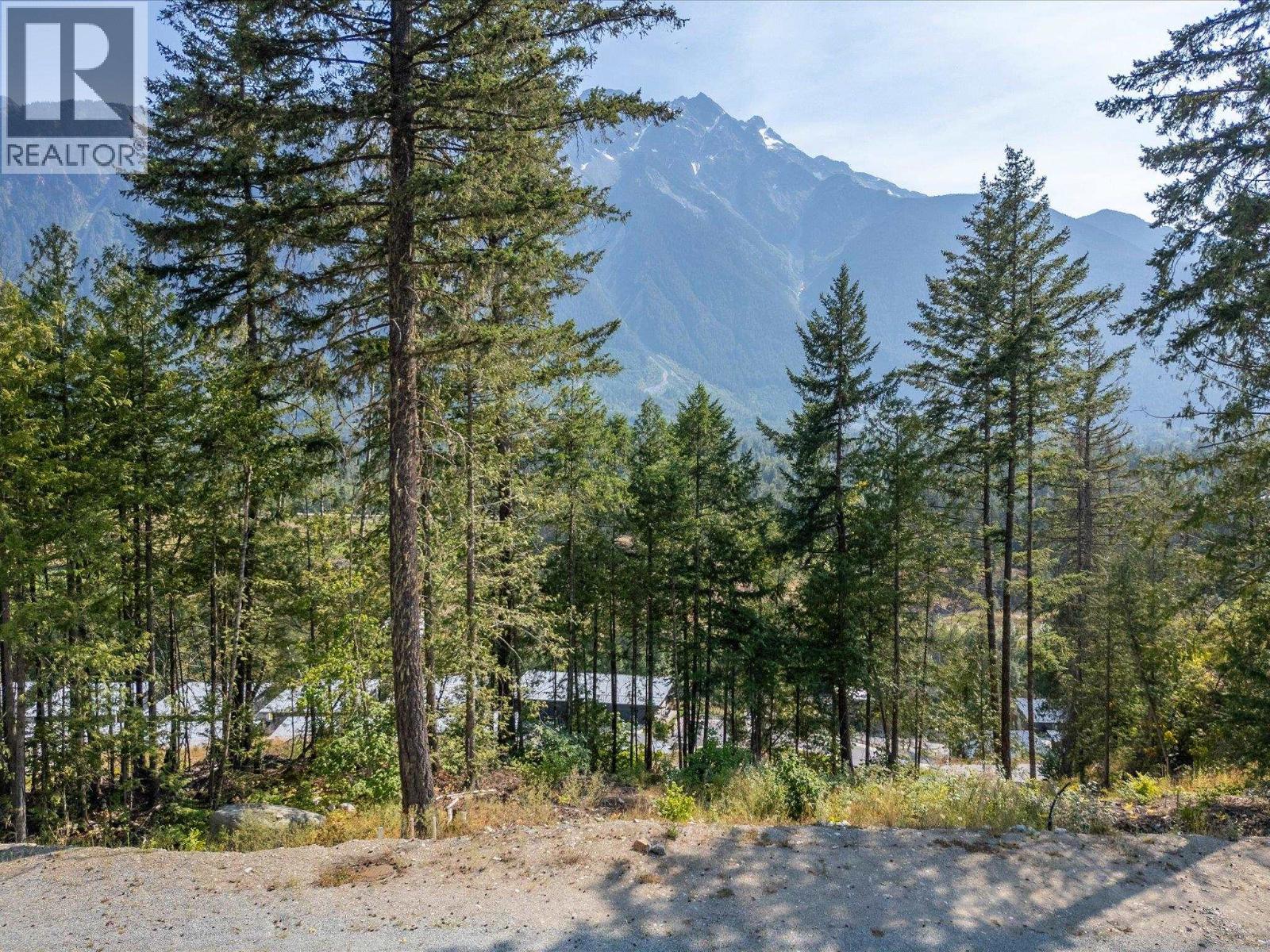 8206 Merlot Peak Drive, Pemberton, British Columbia  V0N 2L3 - Photo 6 - R3132305