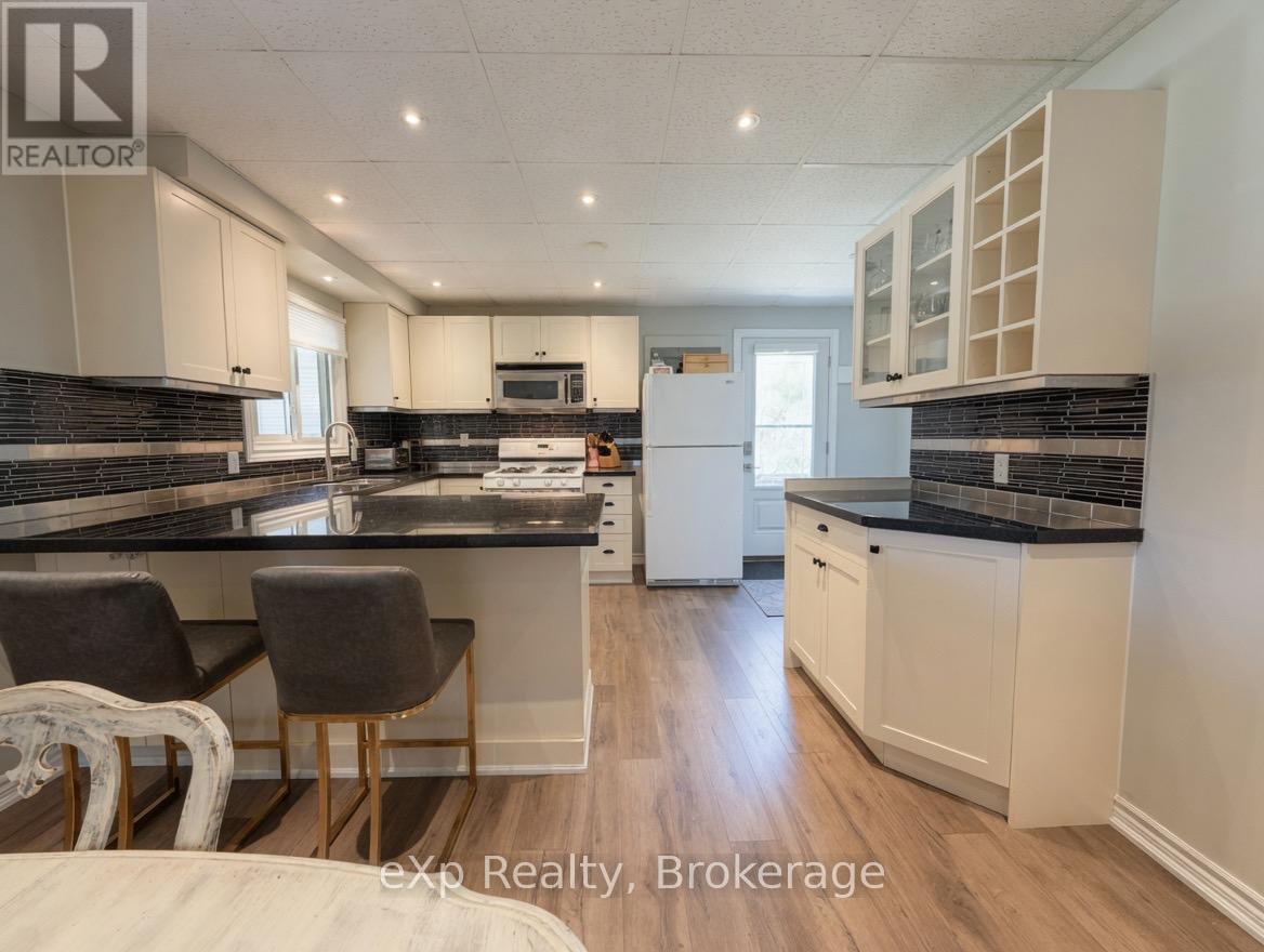 240 Bay Street, Saugeen Shores, Ontario  N0H 2L0 - Photo 5 - X13242642