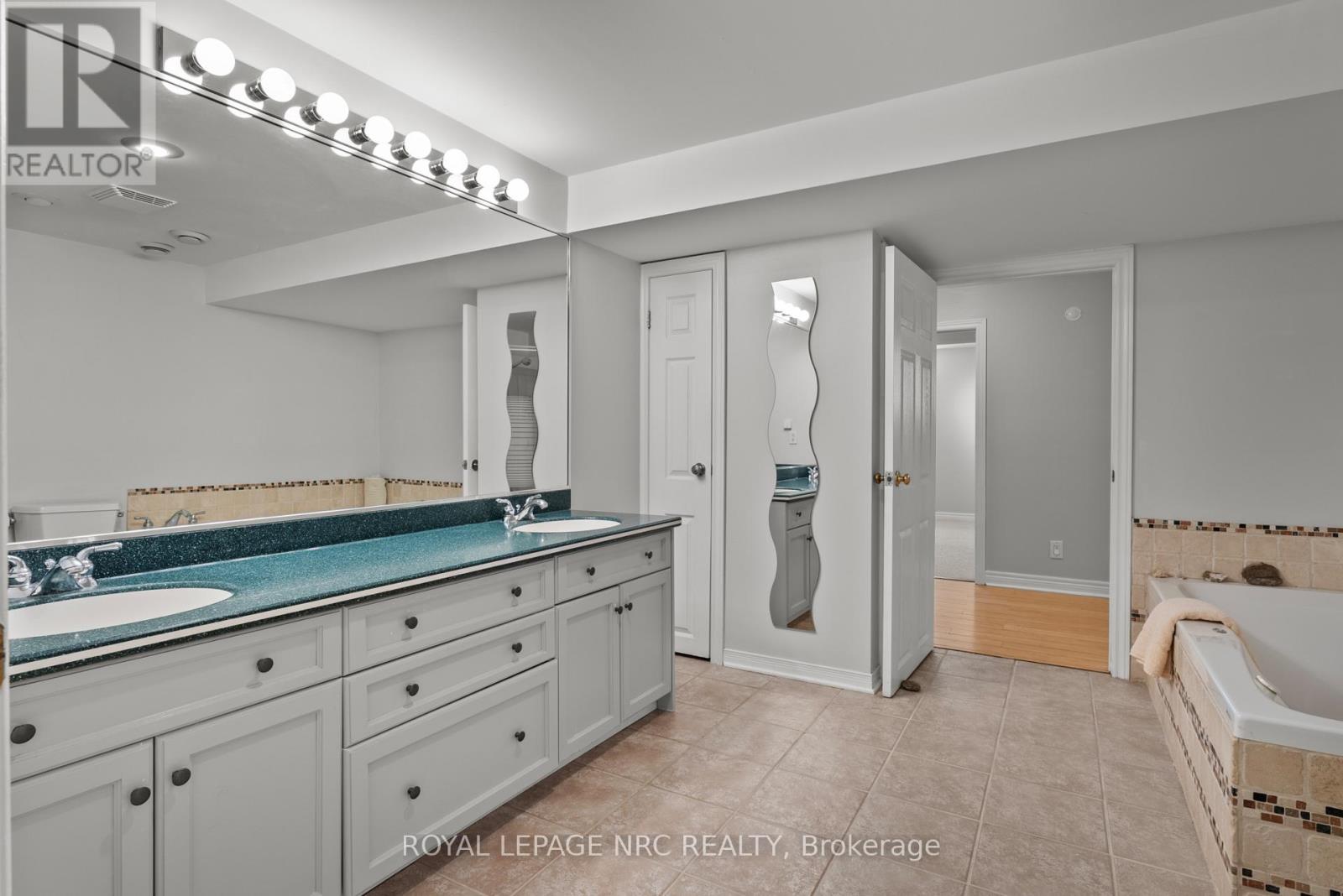 199 Niagara Street, Niagara-On-The-Lake, Ontario  L0S 1J0 - Photo 32 - X13239808