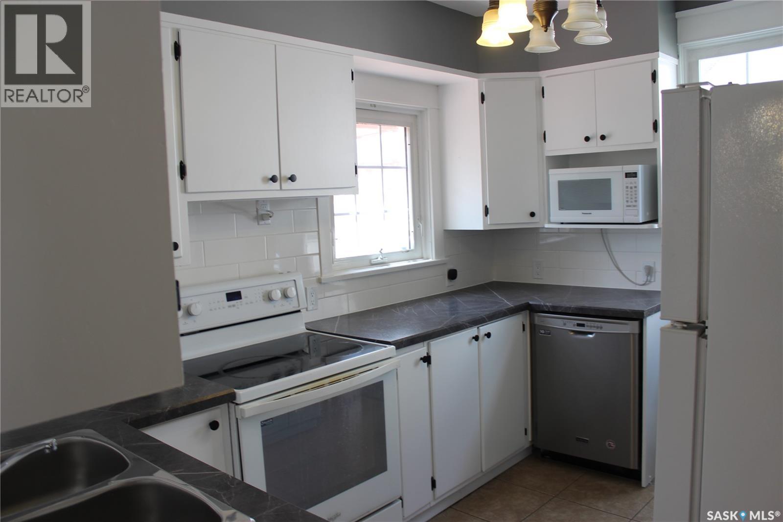1418 2nd Street, Estevan, Saskatchewan  S4A 0M6 - Photo 4 - SK037359
