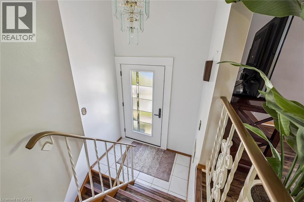 24 Devonglen Court, Kitchener, Ontario  N2E 2A8 - Photo 4 - 40835560