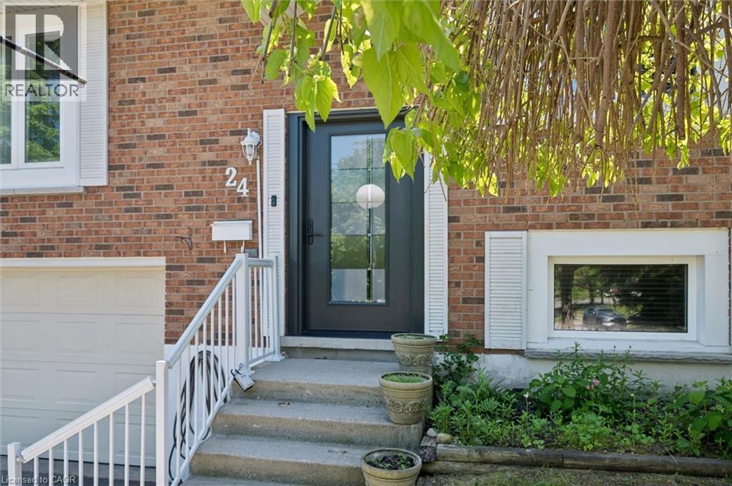 24 Devonglen Court, Kitchener, Ontario  N2E 2A8 - Photo 3 - 40835560
