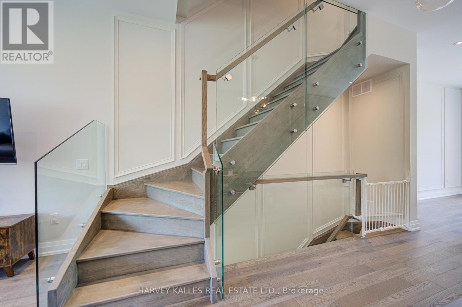 1130a Islington Avenue, Toronto, Ontario  M8Z 0G6 - Photo 31 - W13220416
