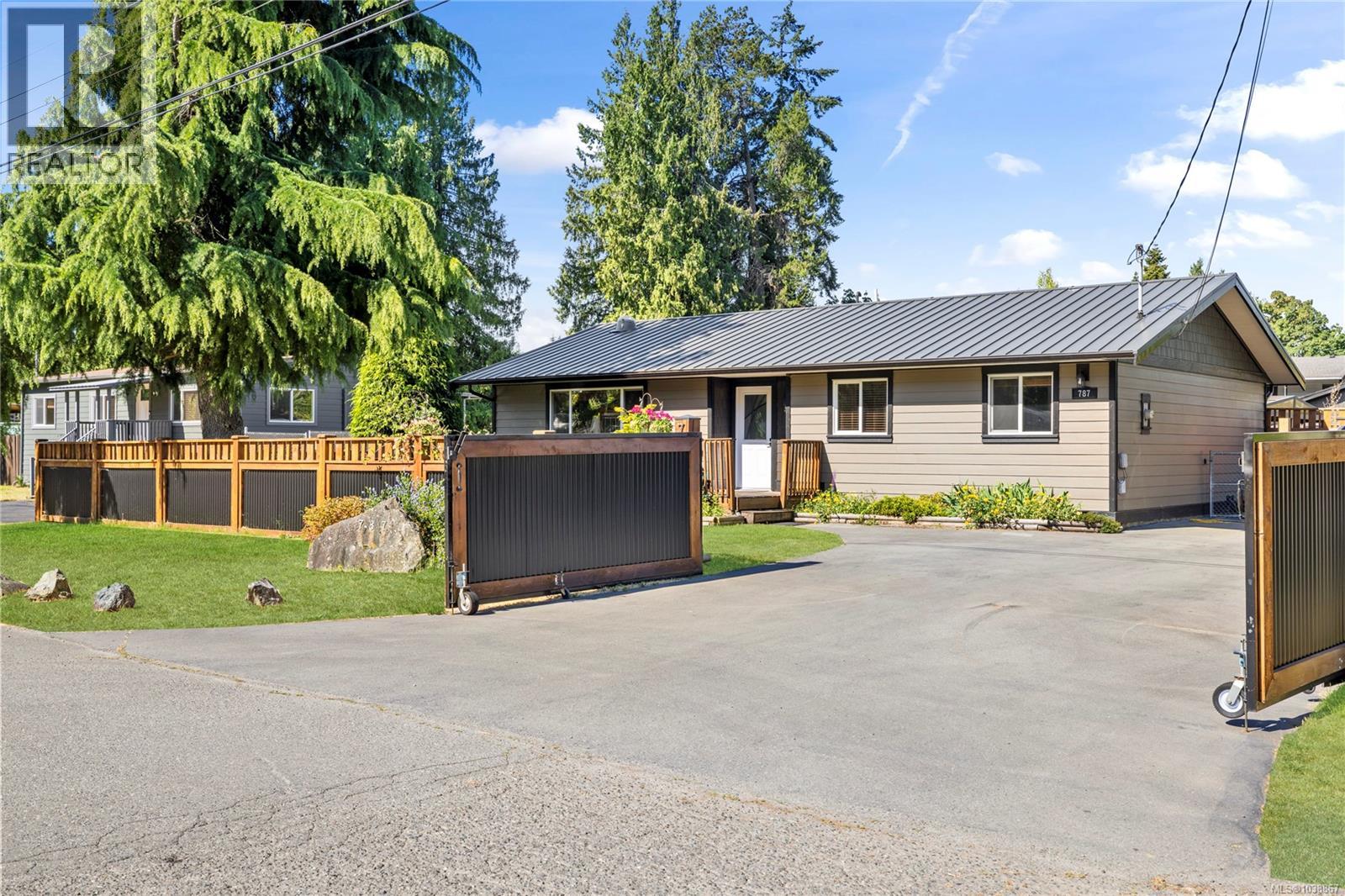 787 Barclay Cres, French Creek, British Columbia V9P 1Z3 - Photo 1 - 1038867