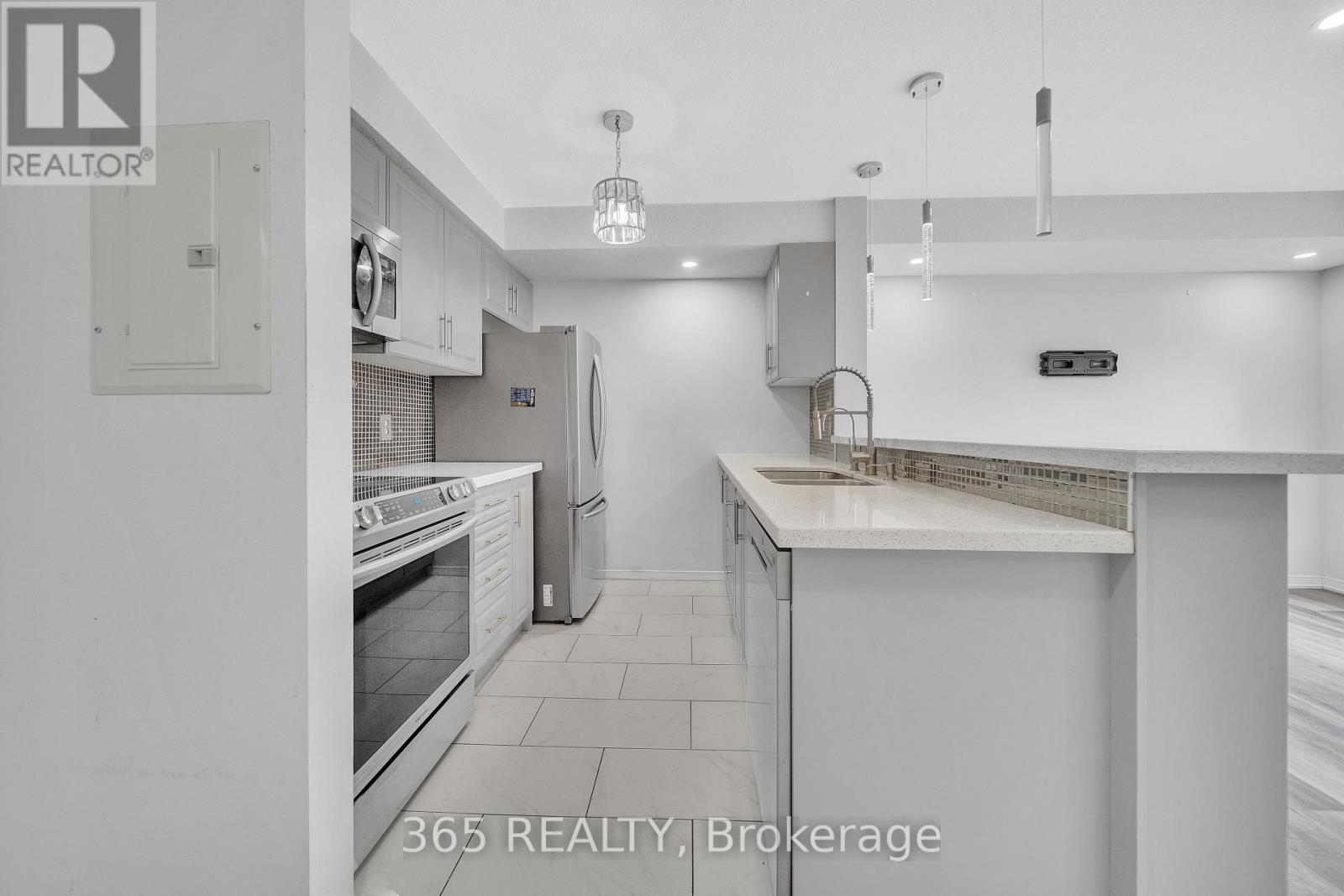 4d - 45 Cedarhill Crescent, Kitchener, Ontario  N2E 0A2 - Photo 9 - X12895458