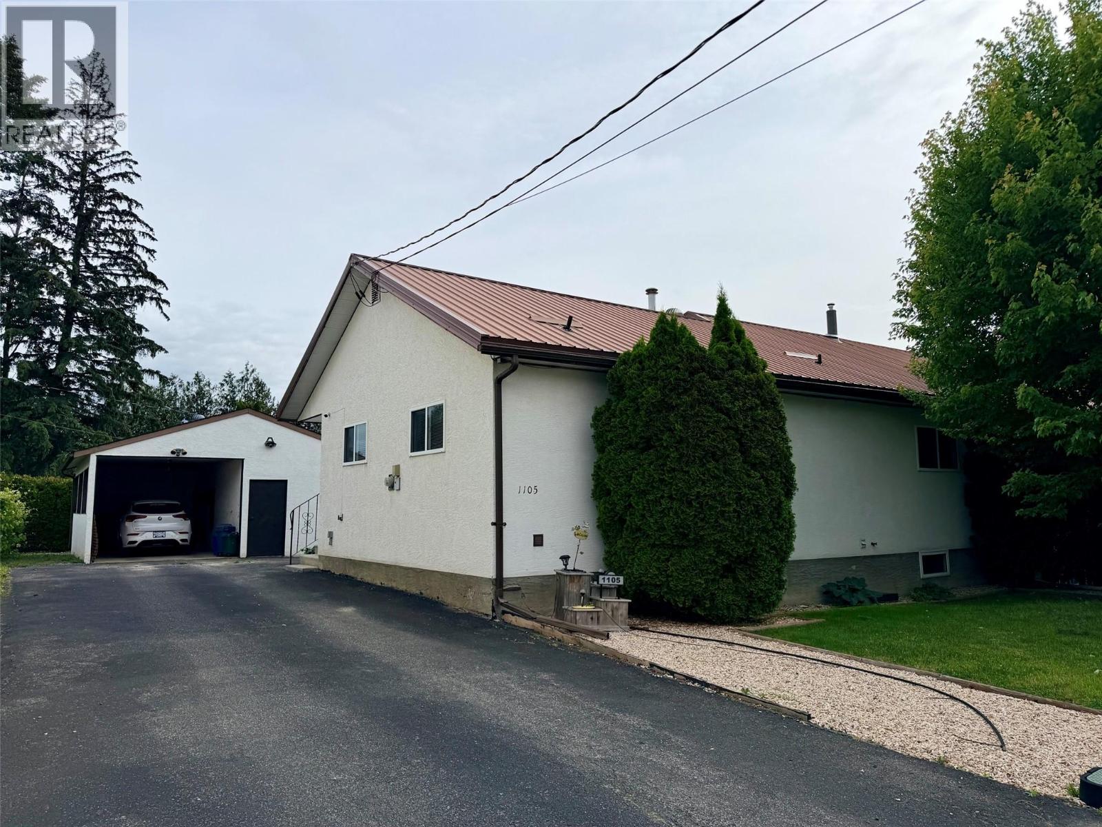 1105 Birch Street, Creston, British Columbia  V0B 1G3 - Photo 2 - 10389923