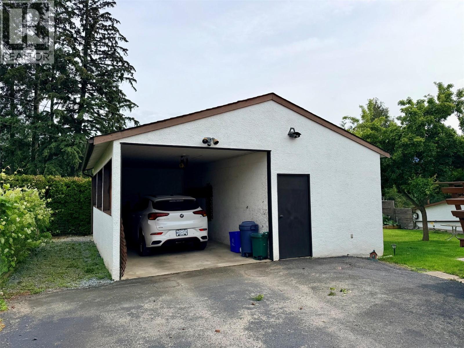 1105 Birch Street, Creston, British Columbia  V0B 1G3 - Photo 3 - 10389923