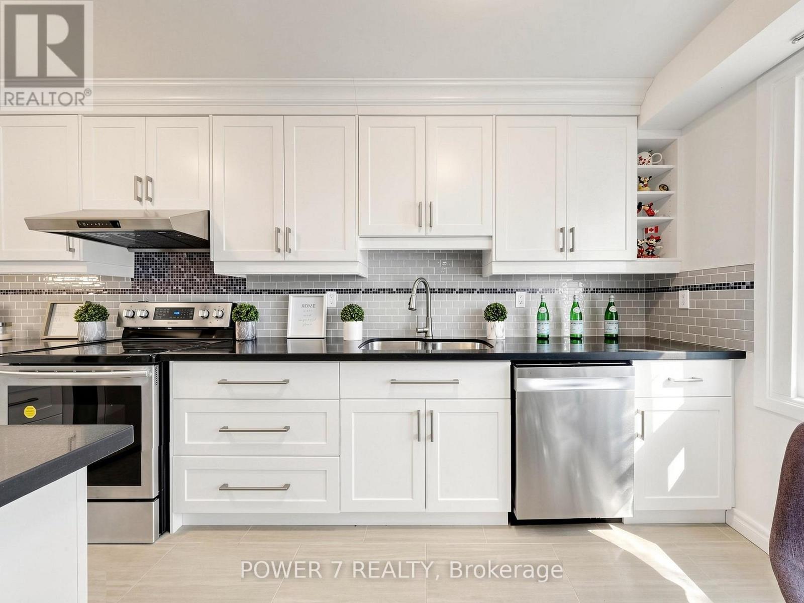 379 Hollyberry Trail, Toronto, Ontario  M2H 2P5 - Photo 19 - C13242658