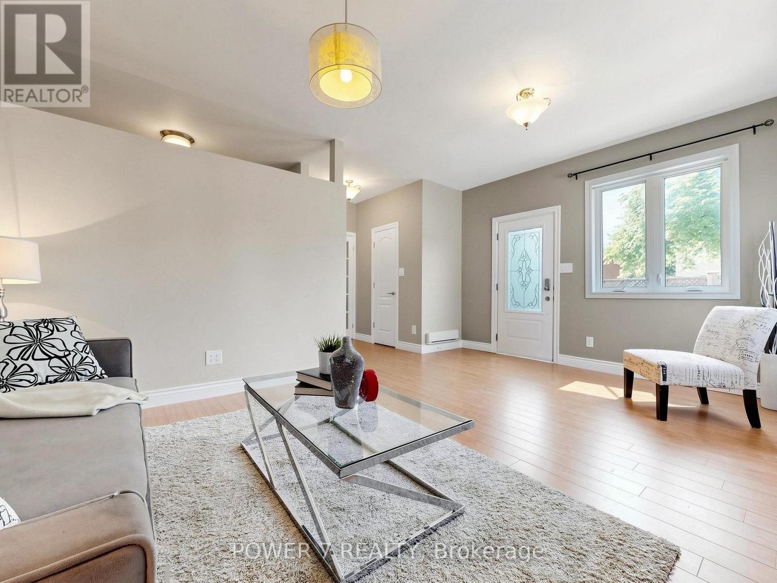 379 Hollyberry Trail, Toronto, Ontario  M2H 2P5 - Photo 8 - C13242658