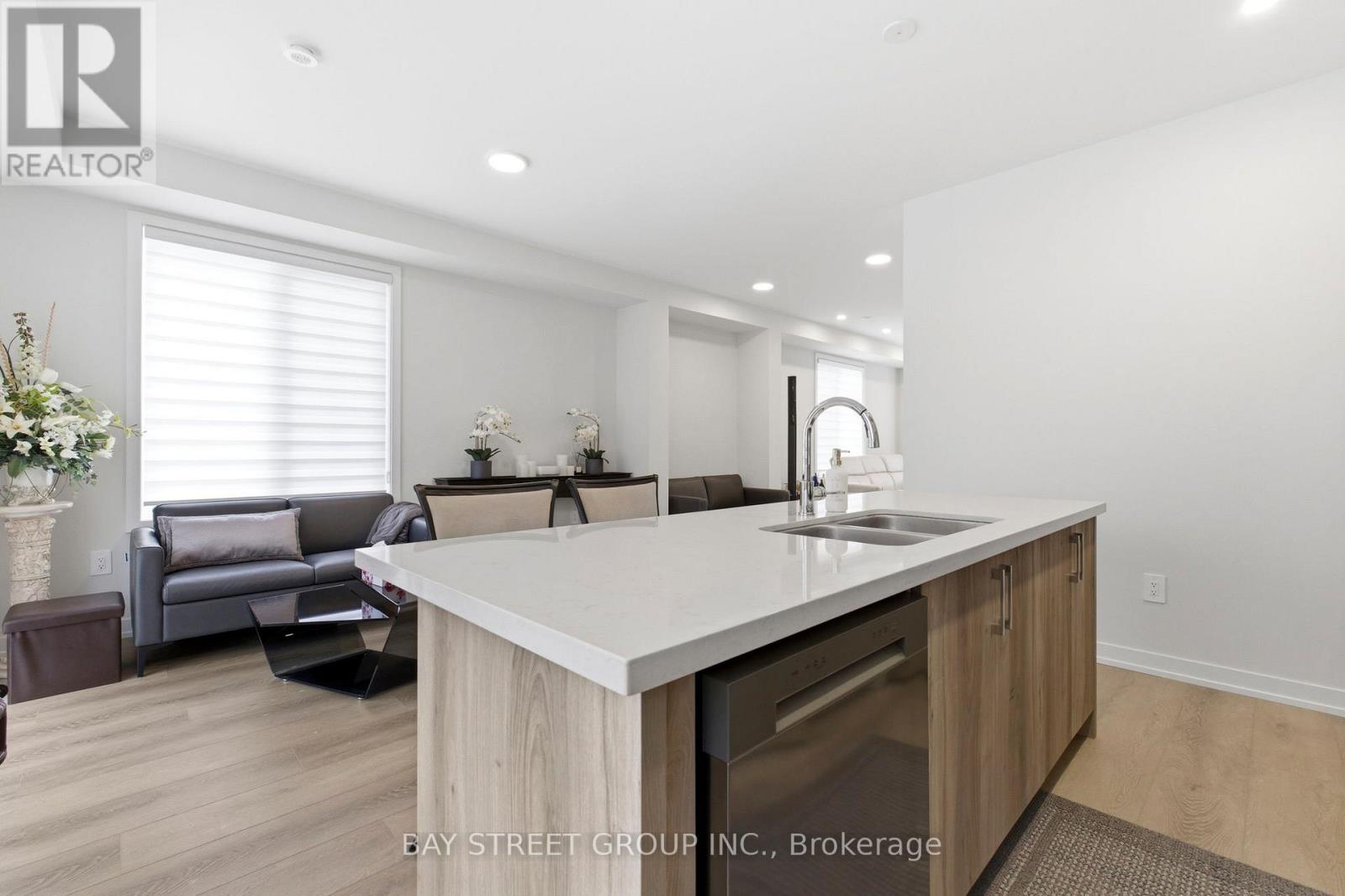 38 Chapple Lane, Richmond Hill, Ontario  L4B 0J7 - Photo 3 - N13242660