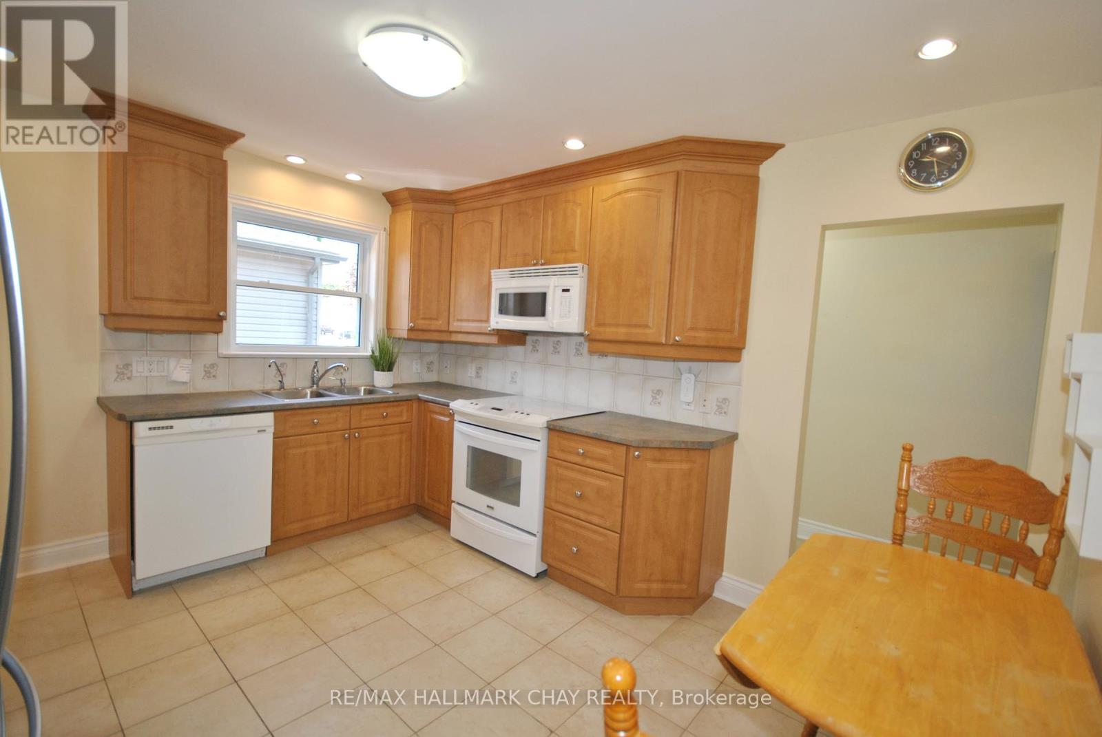 227 Duckworth Street, Barrie (Codrington), Ontario  L4M 3W8 - Photo 8 - S13242604