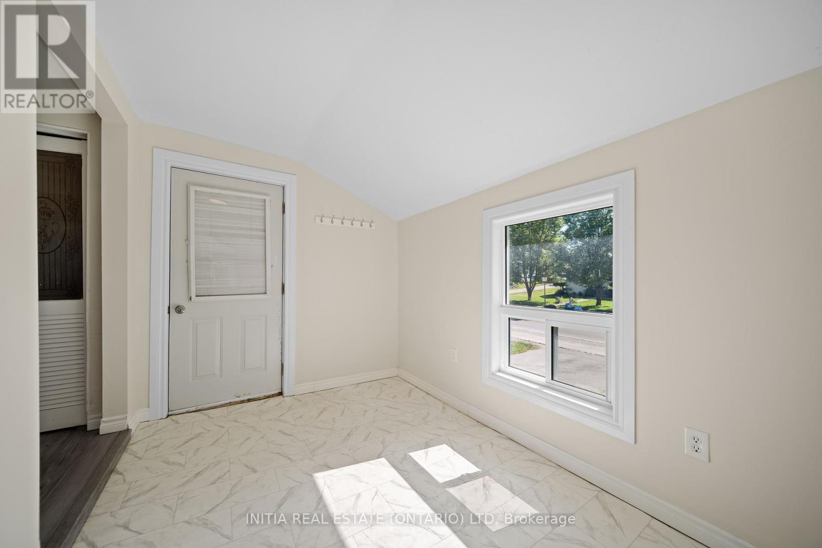 12 Woodworth Avenue, St. Thomas, Ontario  N5P 3J2 - Photo 5 - X13242922