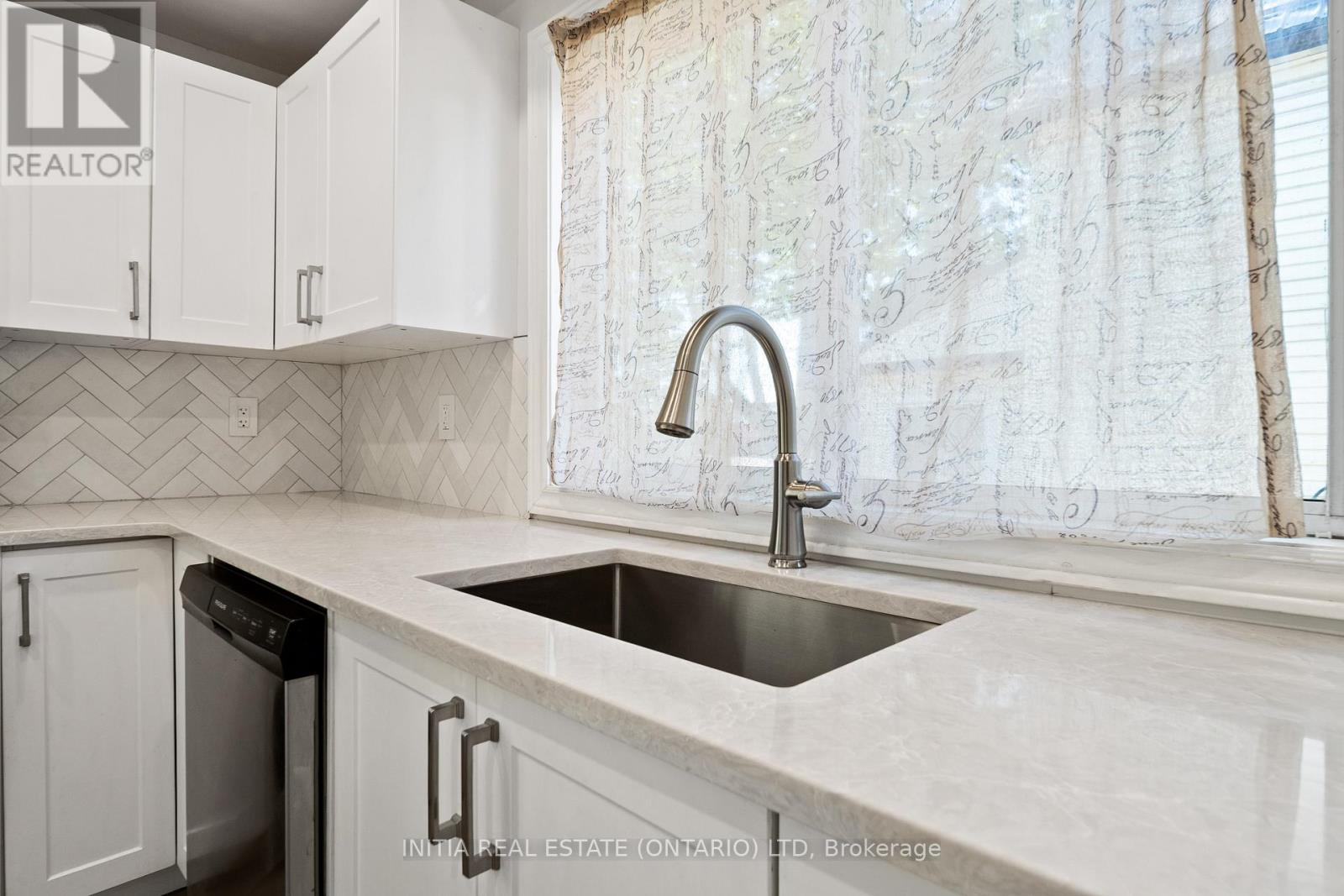 12 Woodworth Avenue, St. Thomas, Ontario  N5P 3J2 - Photo 9 - X13242922
